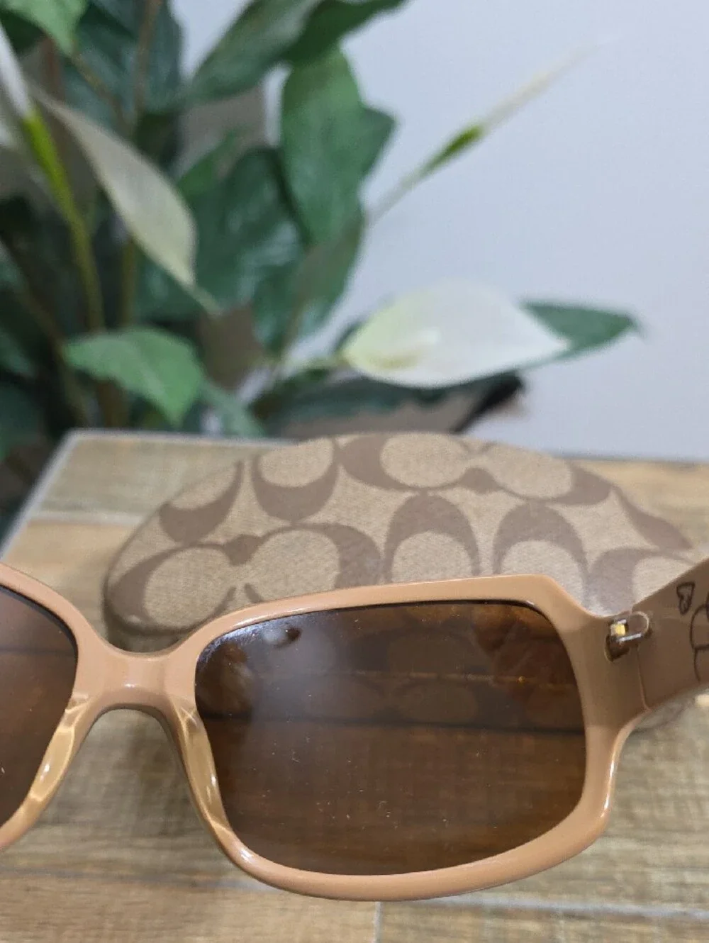 Coach Ginger L901 Brown Tortoise Women Sunglasses Amber Lenses Case Included